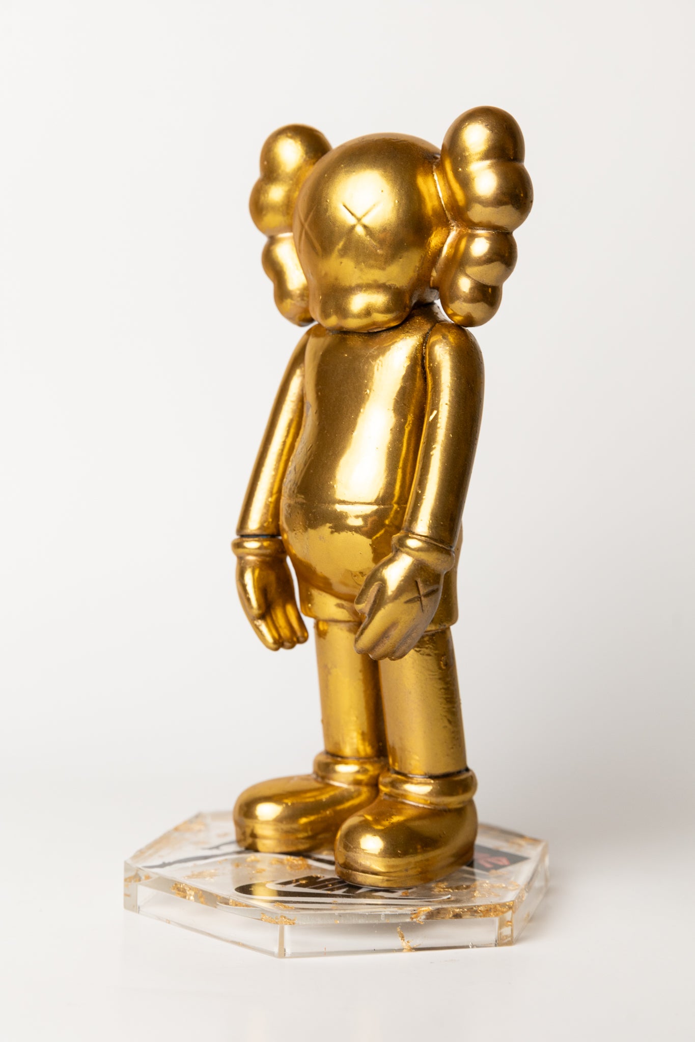 "GOLDEN KAWS"